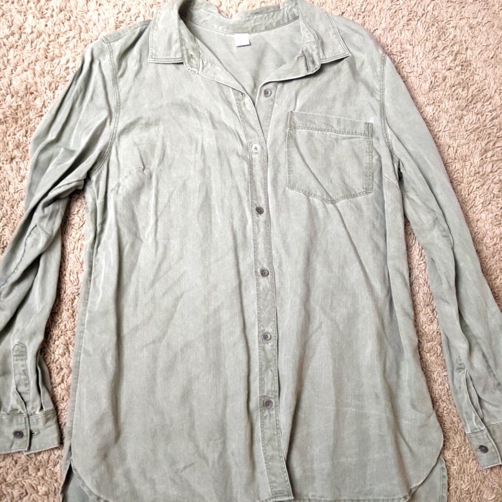 Woman's button up shirt